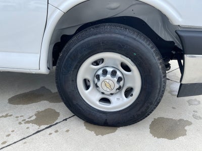 2025 Chevrolet Express Cutaway 3500 1WT