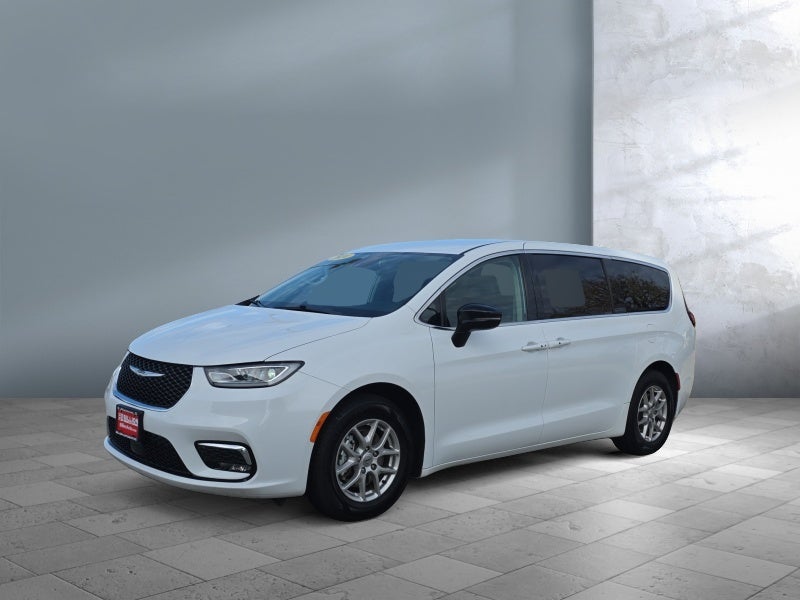 2024 Chrysler Pacifica Touring L's photo